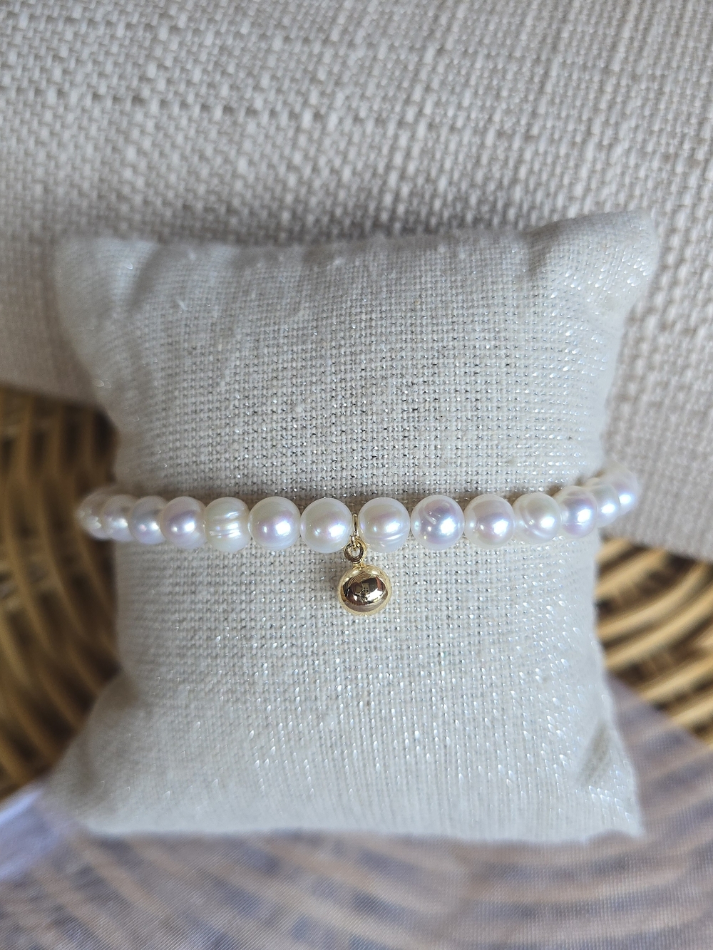 NWOT Freshwater Pearl Bracelet with Bead Charm & Heart Chain Extender Detail
